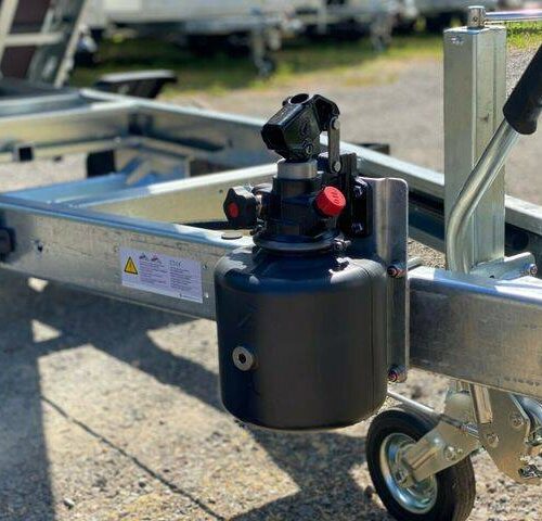 Kipper Saris K1 256 150 1500 Heckkipper mit Handpumpe