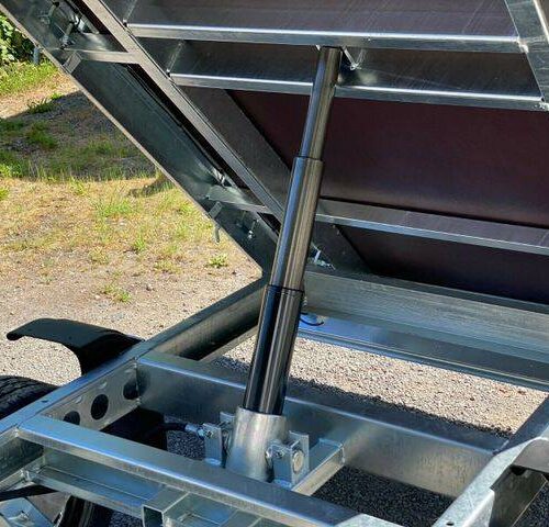 Kipper Saris K1 256 150 1500 Heckkipper mit Handpumpe