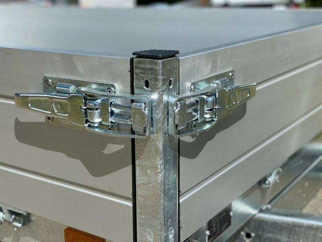 Kipper Saris K1 276 150 2700 kg mit Handpumpe