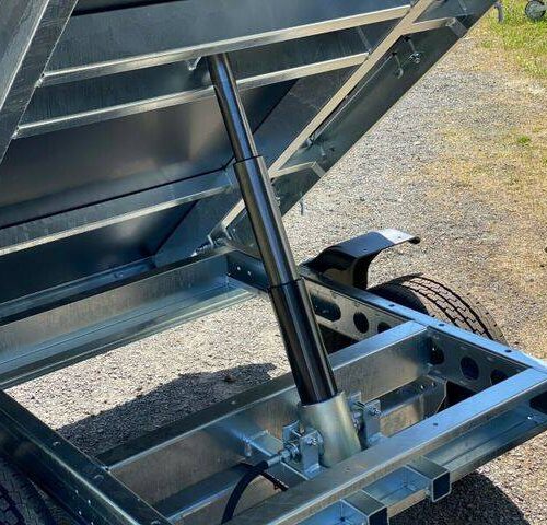 Kipper Saris K1 276 150 2700 kg mit Handpumpe