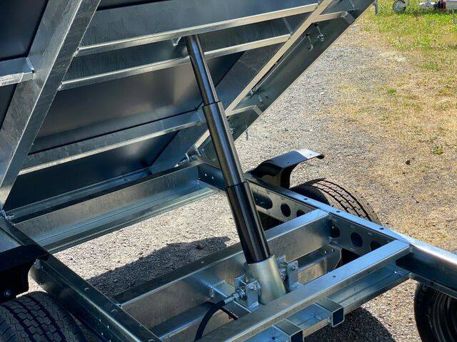 Kipper Saris K1 276 150 2700 kg mit Handpumpe