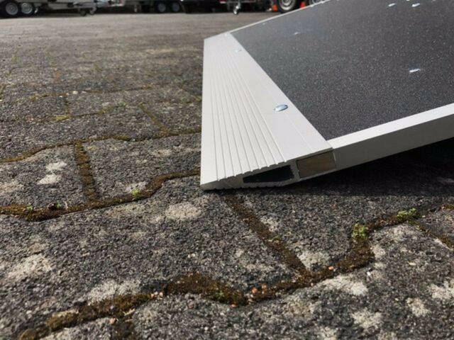 Kofferanhänger Saris FW 2000 Koffer - 305x152x180cm - mit Rampe!