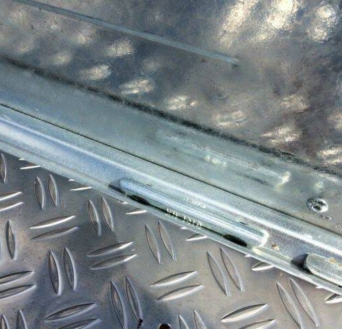 Tieflader Saris Magnum Explorer 3500 - Bagger und Baumaschinenanhänger