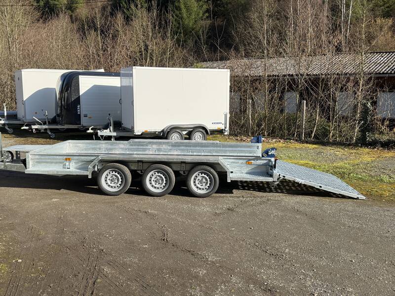 saris-magnum-s-3-achser-seite Tieflader Saris Magnum S MG 400 182 3500 3 - 4 Meter Baumaschinenanhänger Tridem