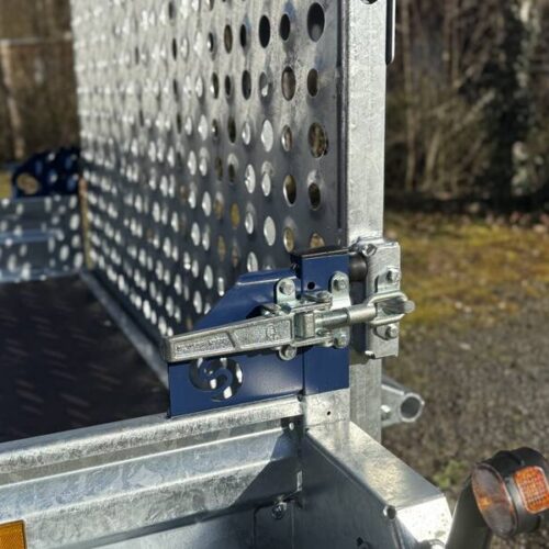 saris-magnum-s-heckrampenverschluss Tieflader Saris Magnum S MG 400 182 3500 3 - 4 Meter Baumaschinenanhänger Tridem