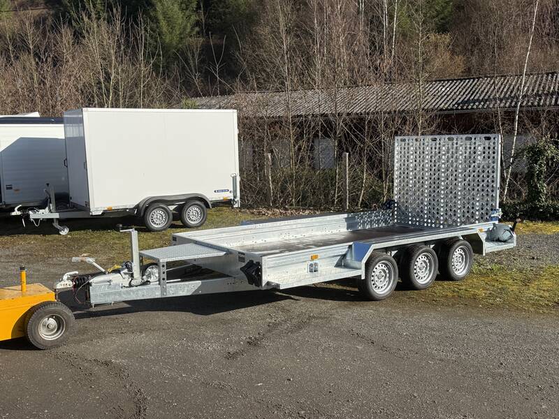 saris-magnum-s-tridem-vorne Tieflader Saris Magnum S MG 400 182 3500 3 - 4 Meter Baumaschinenanhänger Tridem