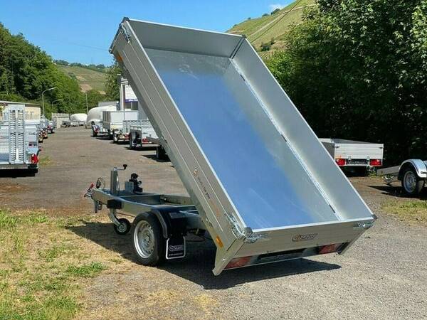 Kipper Saris K1 256 150 1500 Heckkipper mit Handpumpe