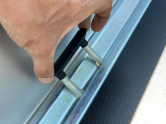 Hochlader Saris PL 406 204 2700 kg - mit niedrig Fahrwerk