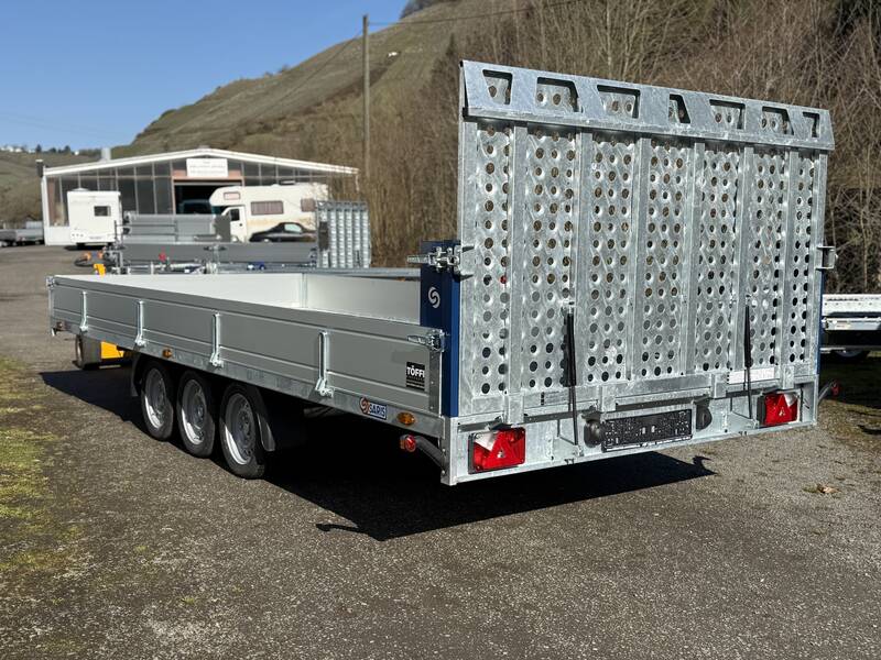 Autotransporter Saris TP 507 210 3500 3 Tridem mit Heckrampe kippbar und Aluwänden