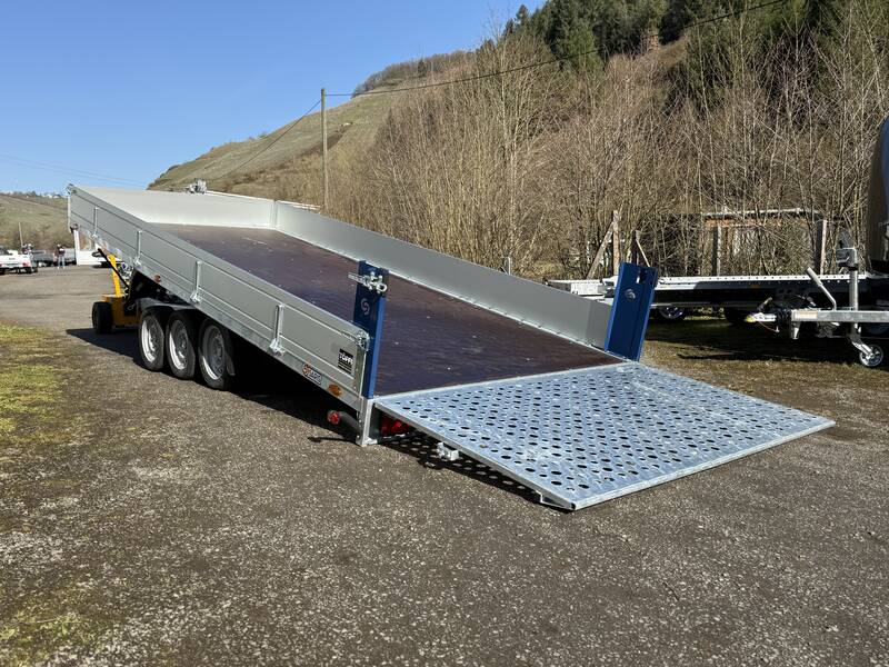 Autotransporter Saris TP 507 210 3500 3 Tridem mit Heckrampe kippbar und Aluwänden