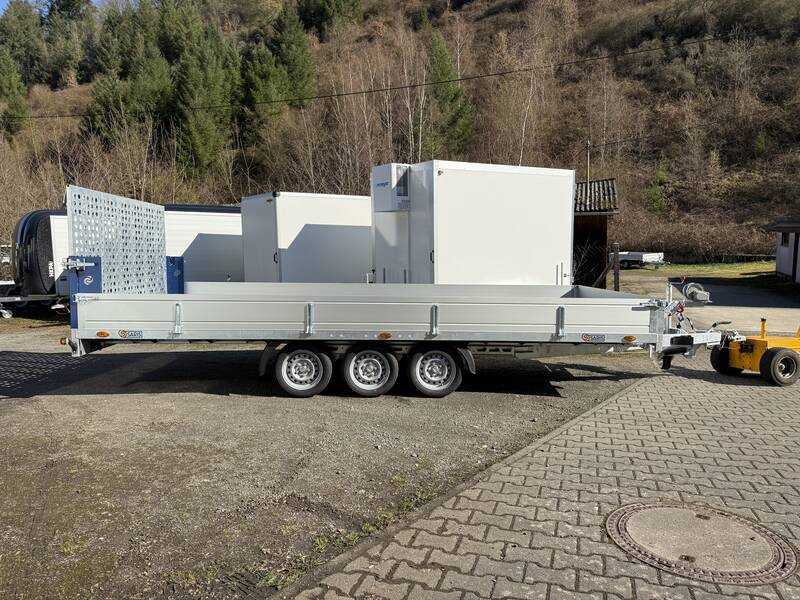 Autotransporter Saris TP 507 210 3500 3 Tridem mit Heckrampe kippbar und Aluwänden