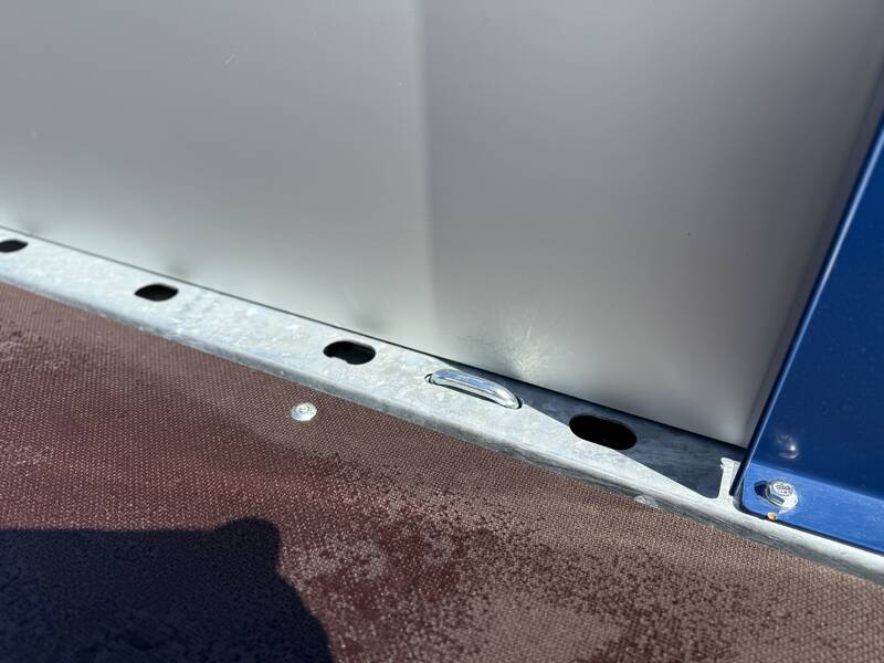 Autotransporter Saris TP 507 210 3500 3 Tridem mit Heckrampe kippbar und Aluwänden