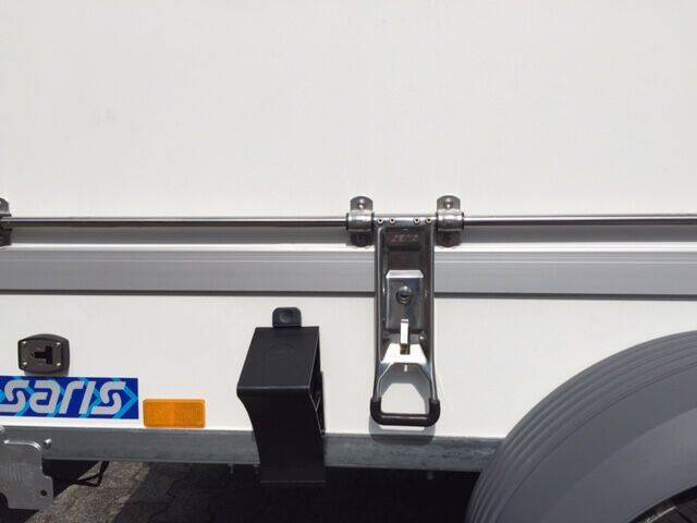 Kofferanhänger Saris FW 3,06x1,54 mit 2m Innenhöhe & Verkaufsklappe!