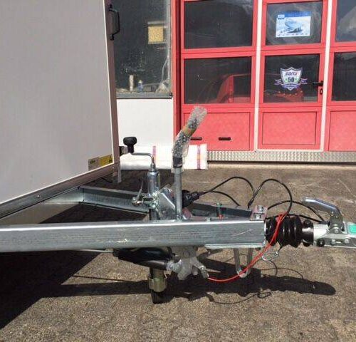 Kofferanhänger Saris FW 3,06x1,54 mit 2m Innenhöhe & Verkaufsklappe!