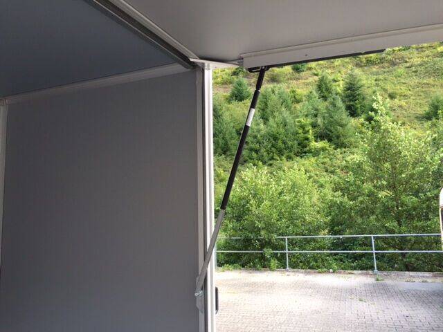 saris-verkaufsanhaenger-fw-2000-11 Verkaufsanhänger Saris FW 3,05x1,52 Verkaufsanhänger mit 2m Innenhöhe!