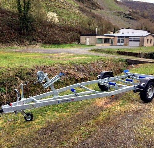 Bootstrailer TPV BA 1300kg mit Seilwinde - eine Marke von Böckmann