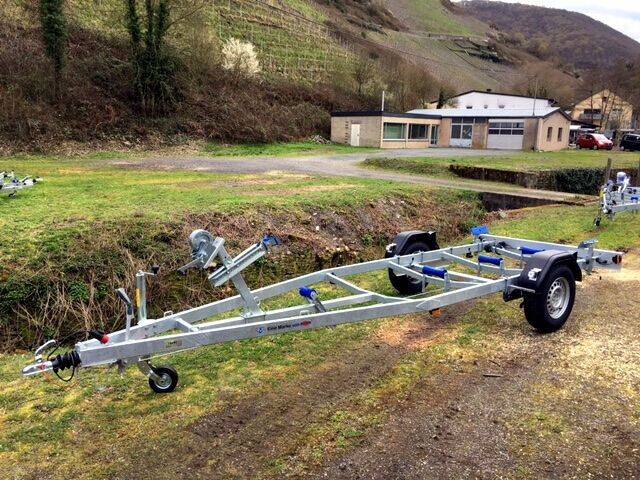 Bootstrailer TPV BA 1300kg mit Seilwinde - eine Marke von Böckmann