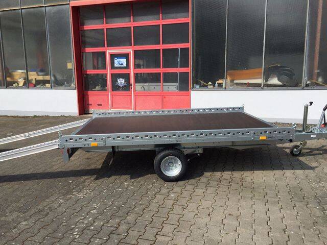 stema-autotransporter-mit-aufahrrampen Autotransporter Stema Carrier XL - Intelligenter Anhänger mit 100 km/h