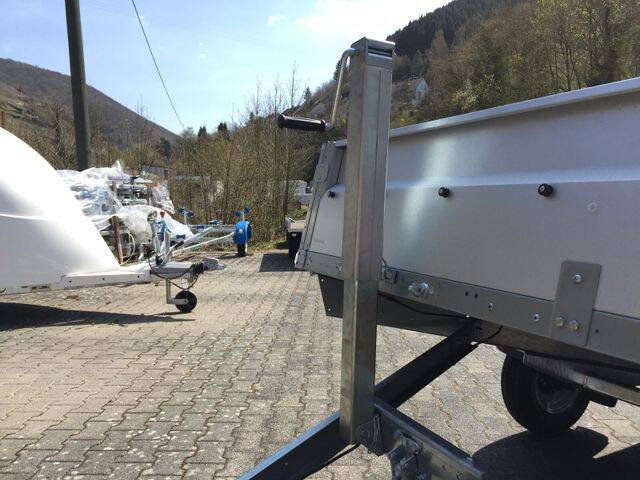 Kastenanhänger Stema Rex 25 - kompakter Kippanhänger mit Auffahrrampe