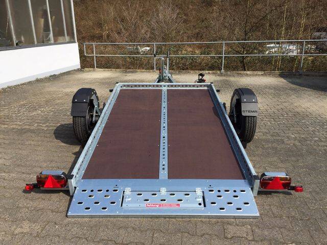 tieflader-mit-schwenkachse-und-neuster-kinematik Tieflader Stema WOM XT STS XT O2 13-25-15.1 absenkbar mit 1.300kg