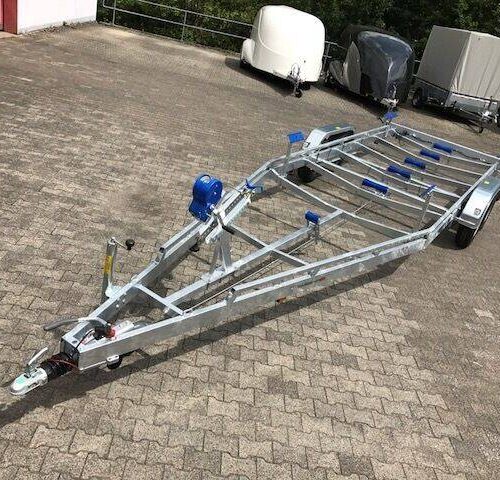 Bootstrailer TPV BA 3500kg mit Seilwinde und verstärktem Rahmen
