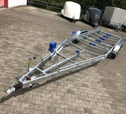 tpv-boeckmann-bootstrailer-ba-3500-mit-seilwinde-und-verstaerktem-rahmen Bootstrailer TPV BA 750kg mit Gurtwinde - eine Marke von Böckmann