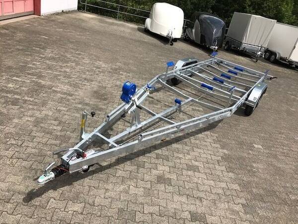 tpv-boeckmann-bootstrailer-ba-3500-mit-seilwinde-und-verstaerktem-rahmen Bootstrailer TPV BA 750kg mit Gurtwinde - eine Marke von Böckmann
