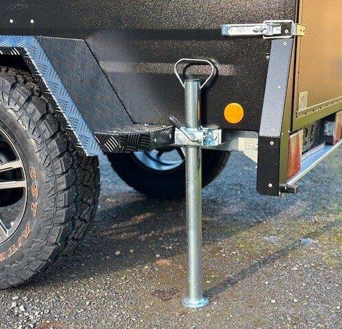 Kofferanhänger TPV KT-EB2 VS Plus Offroad Anhänger - Deckel Schwarz