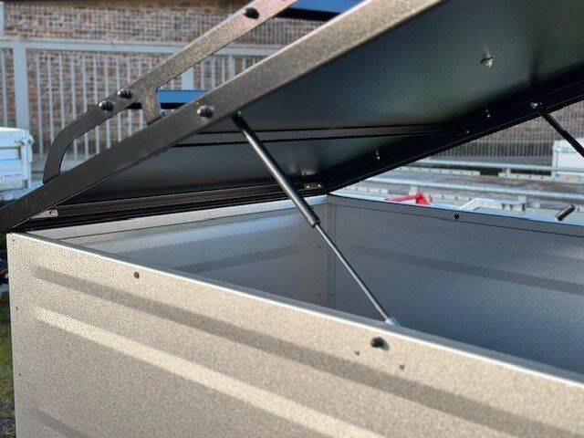 Kastenanhänger TPV KT-EU2 VS Kastenanhänger mit Deckel verstärkt