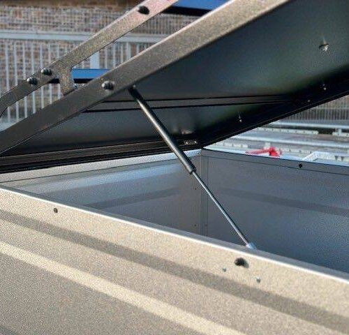 Kofferanhänger TPV KT-EU2 VS Kastenanhänger mit verstärktem Deckel