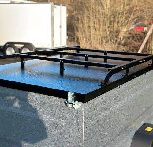 Kofferanhänger TPV KT-EU2 VS Kastenanhänger mit verstärktem Deckel