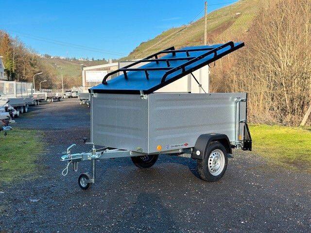 Kofferanhänger TPV KT-EU2 VS Kastenanhänger mit verstärktem Deckel