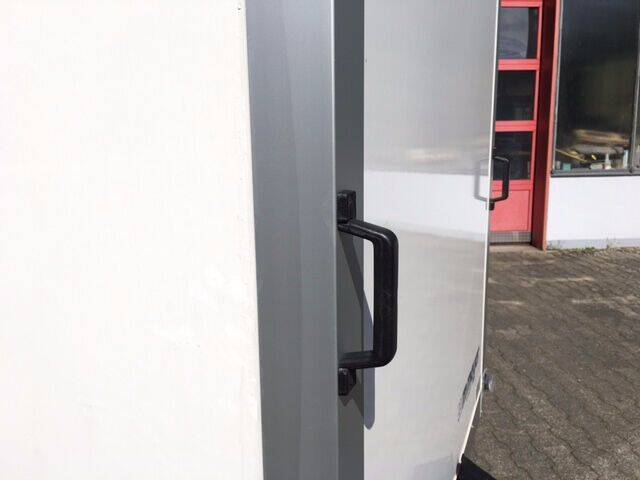 Kofferanhänger WM Meyer AZ 1325/126 S30 - kompakter gebremster Koffer